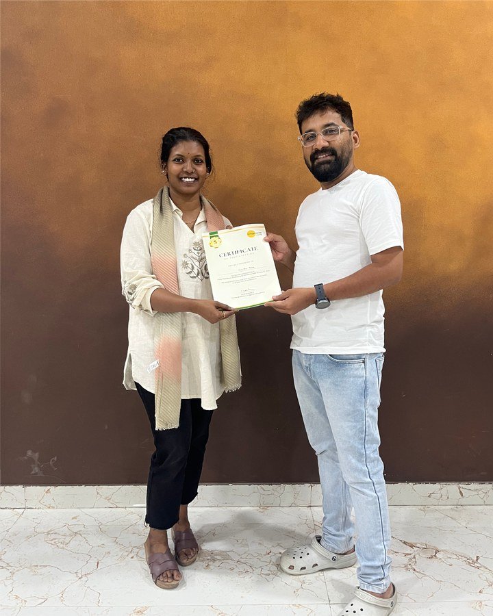 Participant receiving a certificate at the Hyderabad DSLR workshop
